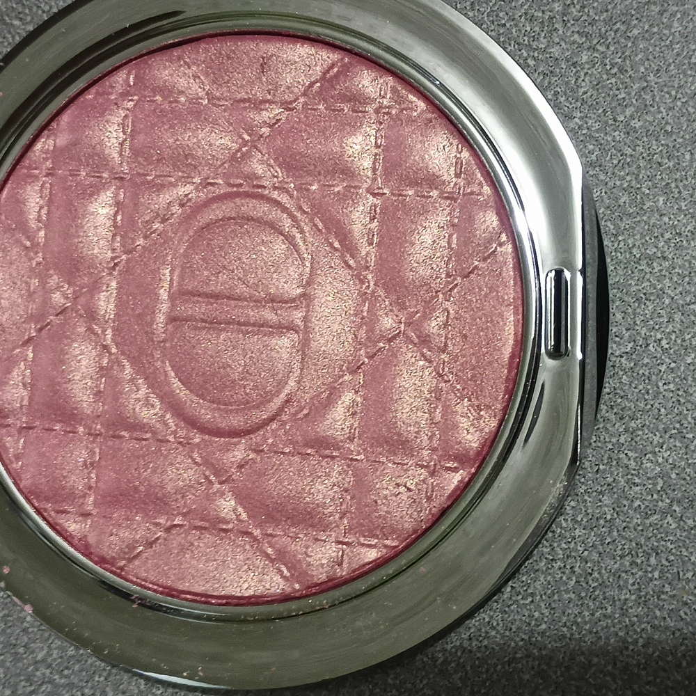 DIOR Shimmering Pink Highlighter In Pink Strobe